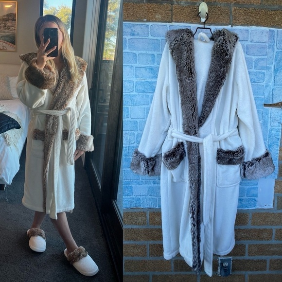 Pottery Barn Other - Pottery Barn White Faux Fur Trim robe size medium